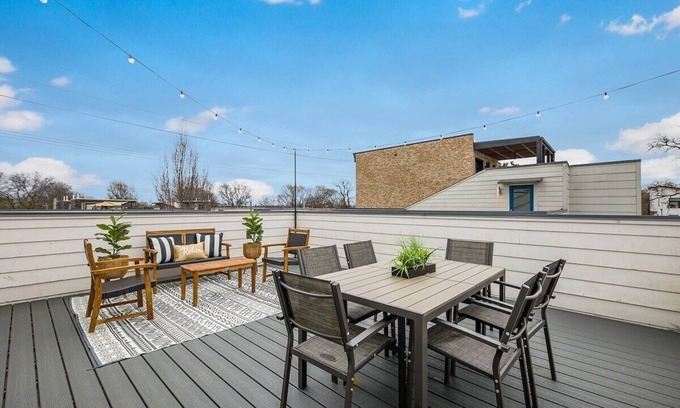 Chestnut Hill Casa | Hot Tubs + Rooftops | Sleeps 20 Near Broadway