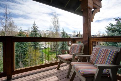 Steamboat Springs Casa | Hot Tubs, Washer & Dryer, Free Bus, Perfect for 3 Couples