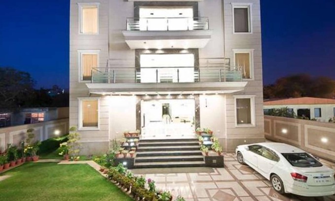 DLF City Hotel | Hotel Aadhar