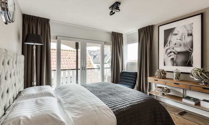 Volendam Casa | Volendam Old Bridge Residence (room 1)