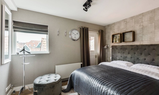 Volendam Casa | Volendam Old Bridge Residence (R3)