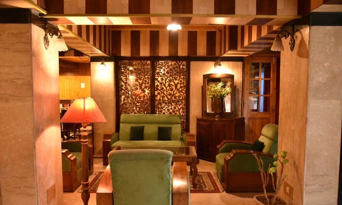 Dal Lake Hotel | Hotel Akbar