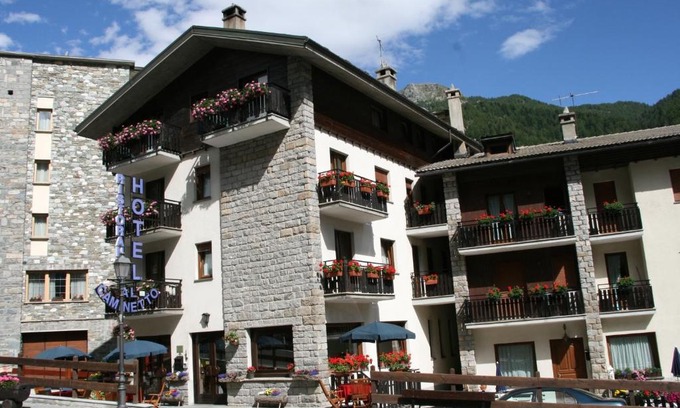 Valtournenche Hotel | Hotel Al Caminetto