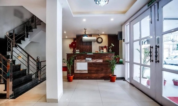 Zirakpur Hotel | HOTEL ALMOND