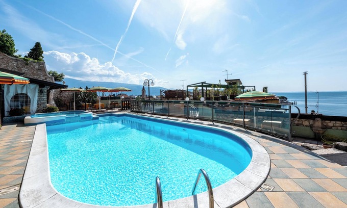 Toscolano Maderno Apartamento | Hotel Apartamento "Gardasol Romantic 1 Vista Lago" con vistas al lago, piscina y Wi-Fi