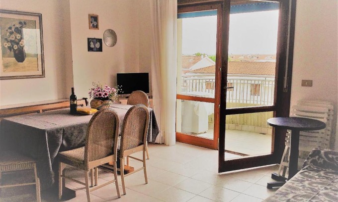 Caorle Apartamento | HOTEL APARTMENTS EXCLUSIVE BOLOGNESE - With Sea view - Attached to the Levante Beach - With ultra-Fast Wi-Fi - Pet Friendly - Delivery Restaurant - Pizzeria - With two bicycles you can use - With Garage for your car - With Dishwasher and Air Conditioning