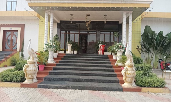 Varanasi Hotel | Hotel Atharv By GRB