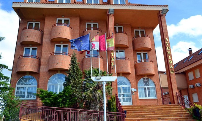 Villadangos del Páramo Hotel | Hotel Avenida III