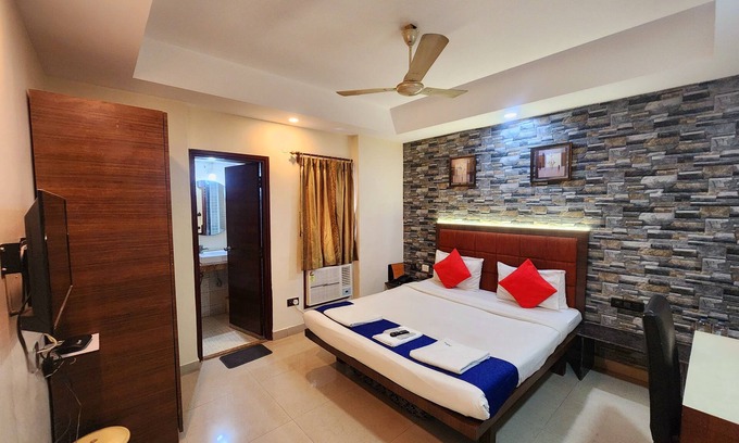 Ballygunge Hotel | Hotel Bhammar's Inn- A Pure Veg