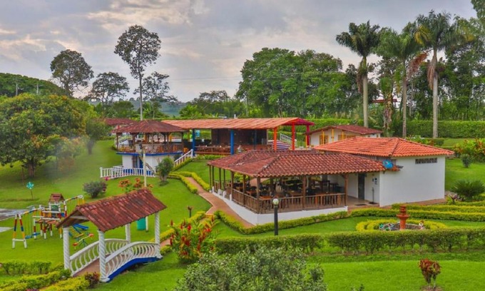 Armenia Hotel | Hotel Campestre Pueblo Bello