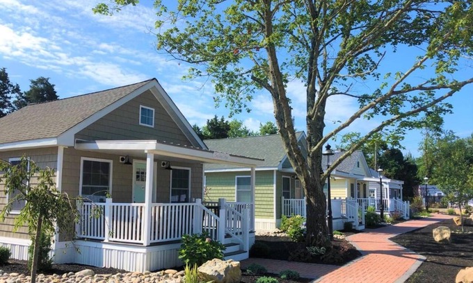 Lower Township Casa | Hotel - Coastal Suites Cape May [5, Single King]