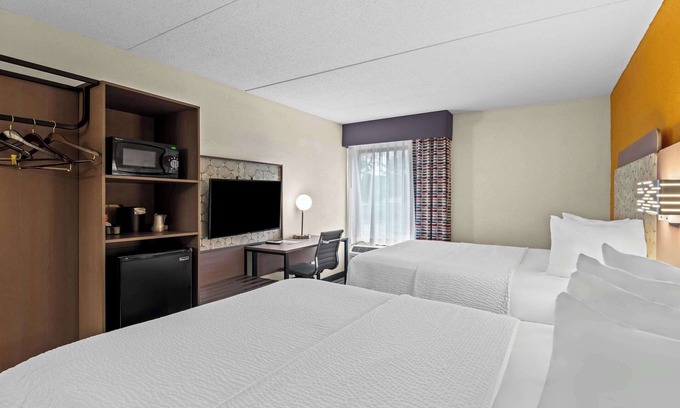 East Syracuse Hotel | Hotel Concord Syracuse, Ascend Hotel Collection