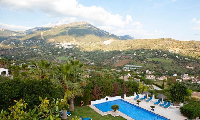 Alcaucín Hotel | Hotel Cortijo de Salia