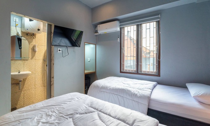Sunset Road Hotel | Hotel Dakozi Living