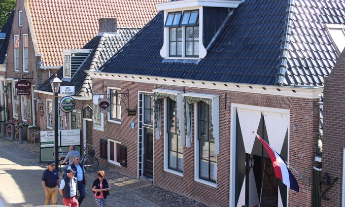 Hindeloopen Hotel | Hotel de Stadsboerderij