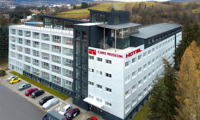 Brezno Hotel | HOTEL DOUBLE RED CARS Museum