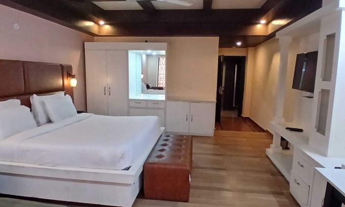 The Mall Road Hotel | Hotel Drive Inn Mussoorie