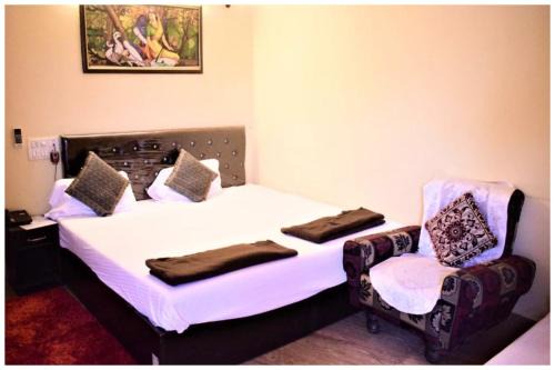 Varanasi Hotel | HOTEL DS STAY VARANASI ! - Near Kasi Vishwanath Temple And Ganga Ghat #Fully Air Conditioning #Free Wi-Fi #Parking #Room Service #Prime Location - Best Selling Premium Hotel in Varanasi