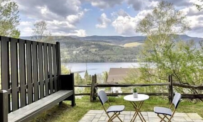 Mont-Tremblant Apartamento | Hotel du Lac Tremblant: Cozy Lake View Loft
