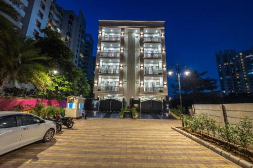 DLF Phase 5 Casa | Hotel Exotica Avenue - Business-Friendly Stay, Golf Course Road, Cyberhub, One Horizon Center & Metro