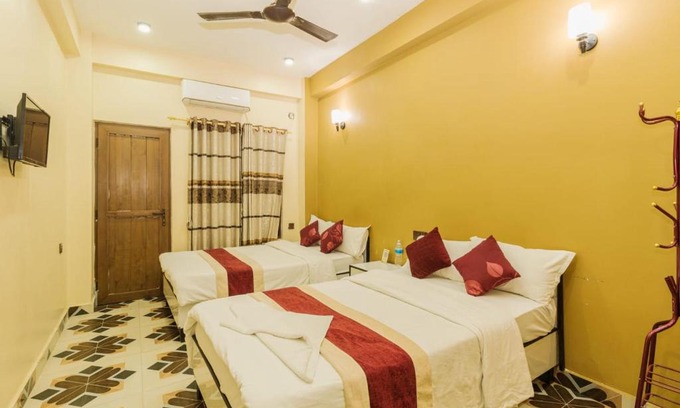 Sauraha Hotel | Hotel Flycatcher