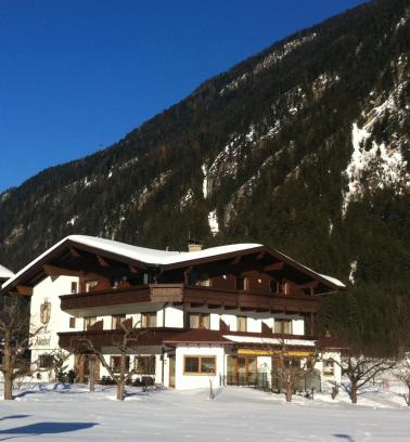 Mayrhofen Casa | Hotel-Garni Almhof