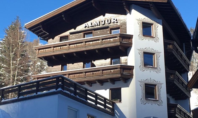 Sankt Anton am Arlberg Casa | Hotel Garni Almjur