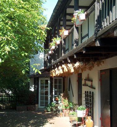 Barby Casa | Hotel garni & Oma's Heuhotel 'Pension zur Galerie'