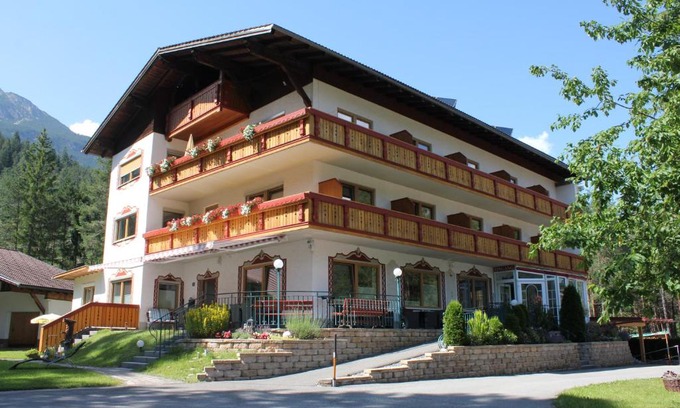 Stanzach Casa | Hotel Garni Waldhof - Wohlfühlen am Lech