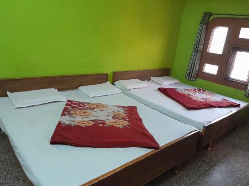 Haridwar Hotel | Hotel Gayatri Guest House Haridwar Near Railway Station - Ganga Ghat - Best Hotel in Haridwar