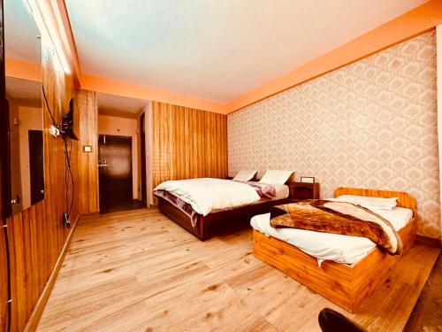 Chandigarh Hotel | Hotel Giriraj Zirakpur