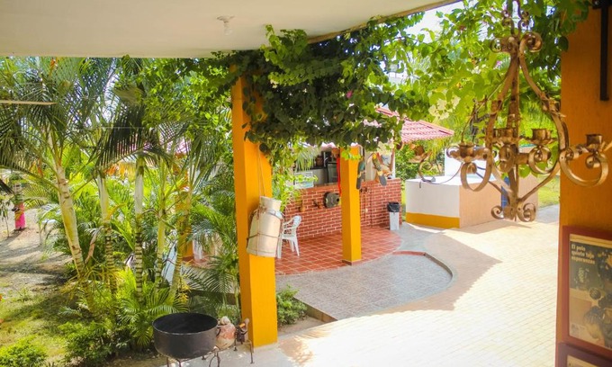Mahates Cama Y Desayuno | Hotel - Granja de Animales San Basilio de Palenque