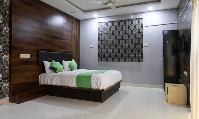 Pimple Saudagar Hotel | Hotel Grand View - Pimple Saudagar
