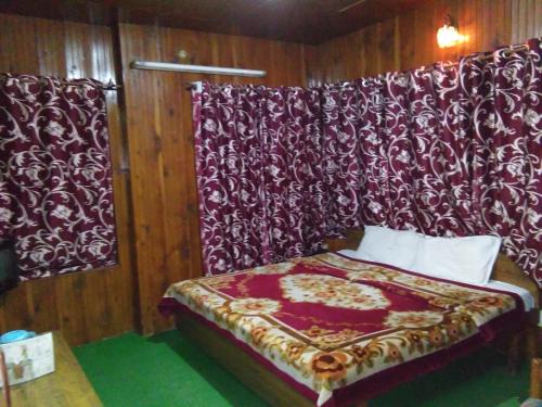 Old Manali Hotel | Hotel Hema Holiday Home