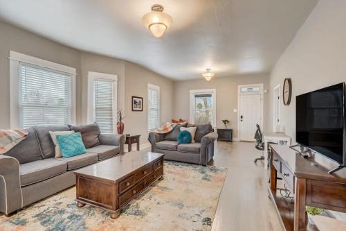 Northside Casa | Hotel Heritage Historic Sites Dog Friendly BBQ