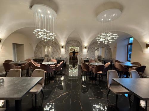 Hlohovec Hotel | Hotel Jelen