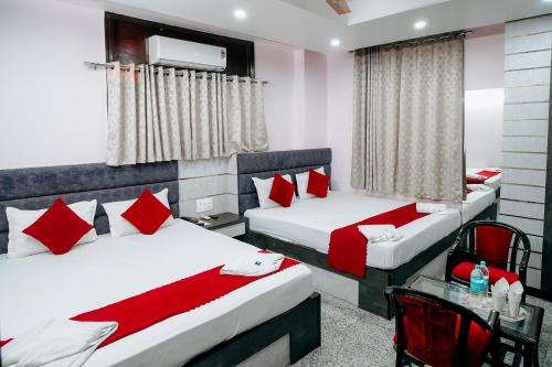 Sindhi Camp Casa | Hotel Jinendra Inn