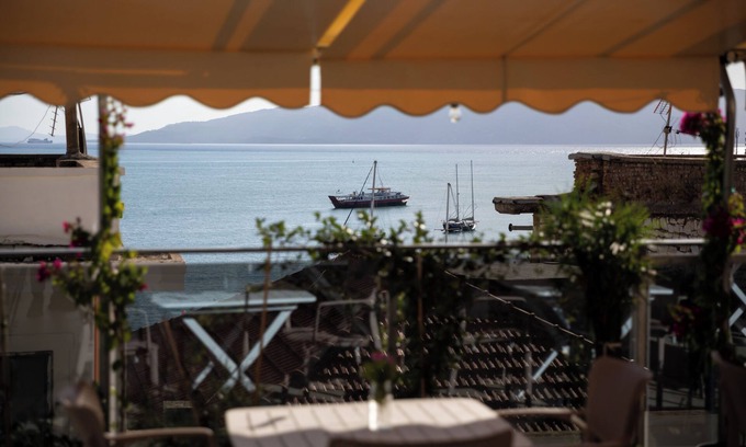 Sarande Hotel | Hotel Jonian