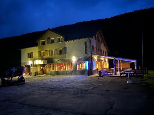 Urnerboden Hotel | Hotel Klausen Treff