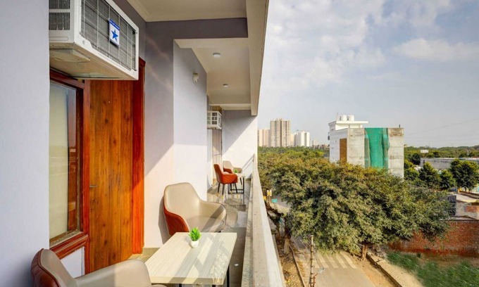 Noida Hotel | Hotel la Corporate Suite