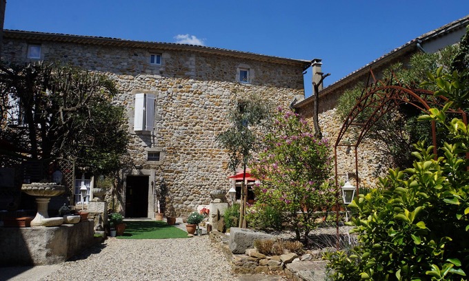 Vallon-Pont-d'Arc Hotel | Hotel le Manoir du Raveyron