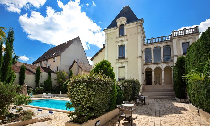 Sarlat-la-Caneda Hotel | Hotel Le Renoir