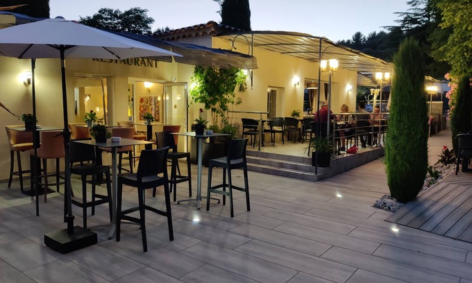 Greoux-les-Bains Hotel | Hotel Les Alpes