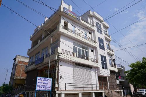 Mathura Casa | HOTEL MADHAVi PALACE