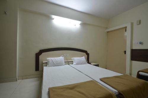 Hyderabad Hotel | Hotel Maya Deluxe