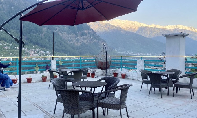 New Manali Hotel | Hotel Meadows