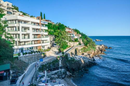 Ulcinj Hotel | Hotel Mediterraneo Liman FREE PRIVATE BEACH FOR HOTEL GUEST