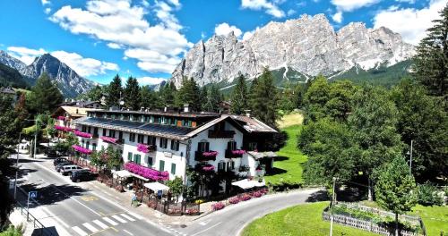 Cortina d'Ampezzo Hotel | Hotel Menardi