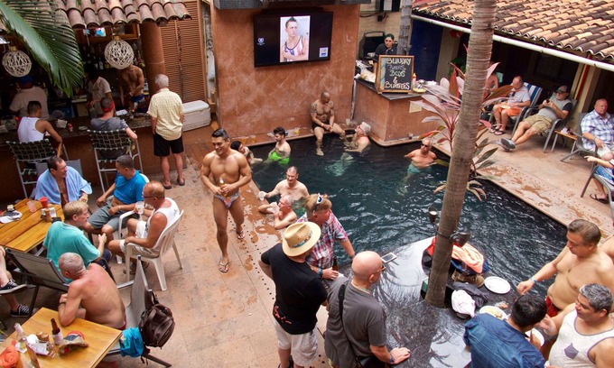 Zona romántica Hotel | Hotel Mercurio - Caters to Gay Men
