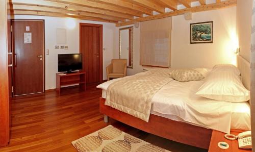 Trogir Hotel | Hotel Monika
